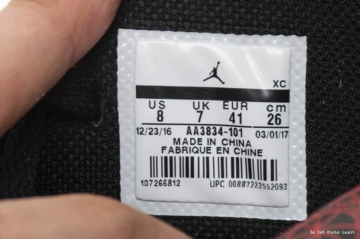 1 retro Jordan  chicago AA3834-101 NIKE Air OWT 0524